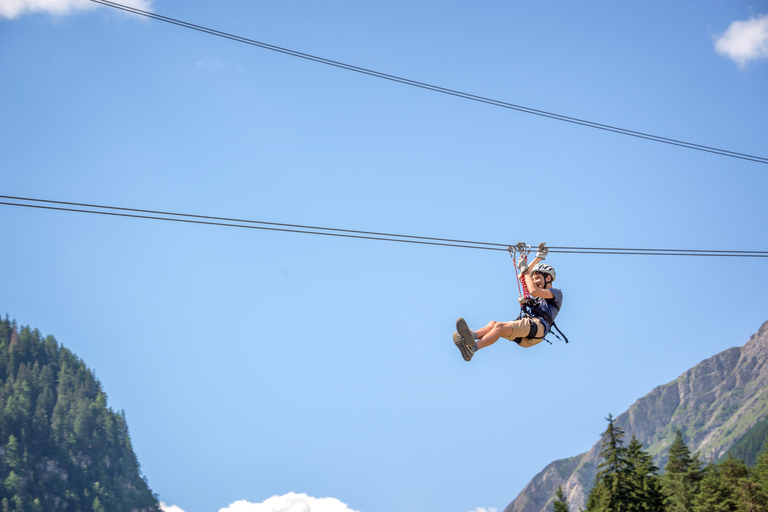 Från Tirana/Durres/Golem: Pellumbas grotta &amp; zipliningFrån Tirana: Pellumbas grotta, Petrela slott och zipline