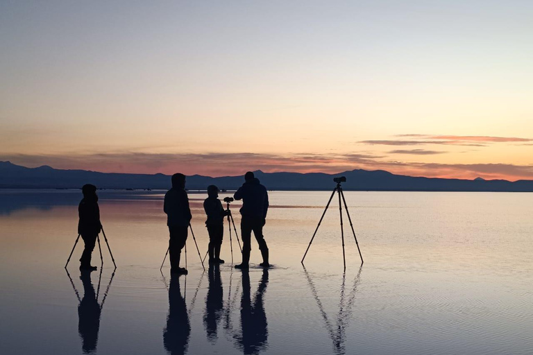 Uyuni: Salt Flats Day Tour with Sunset and Stargazing