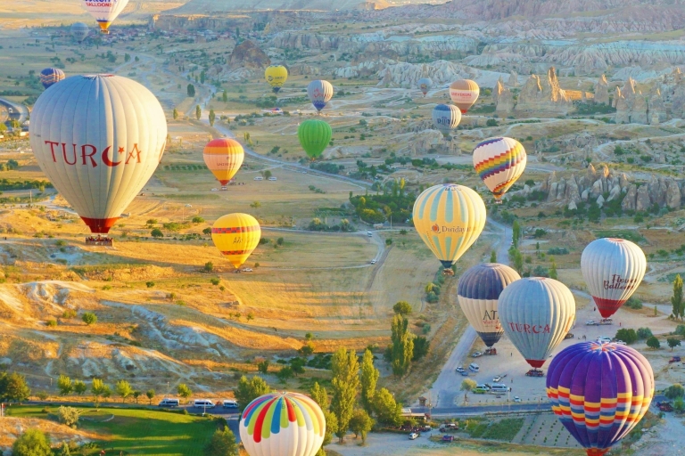Antalya : Visite guidée de 2 jours de la Cappadoce avec hébergementCircuit avec hébergement dans un hôtel 3 étoiles