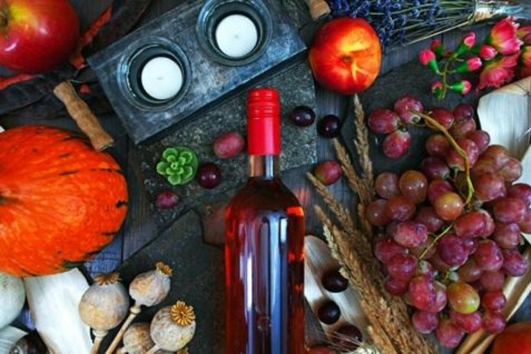 Düsseldorf: Wine Tasting Tour with 3 Glasses of Wine