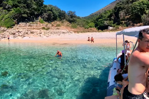 Schnorchel-Expedition Grama Bay, Smugglers Canyon & Blue Cave