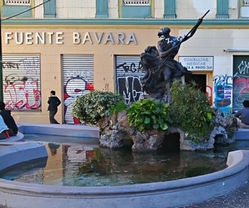 Valparaiso : Must-See Sites Walking Tour With A Guide