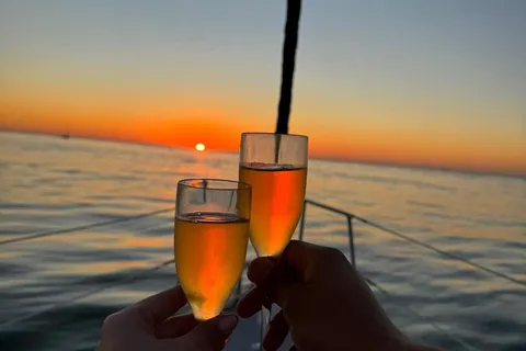 Porto Sunset: Sailboat Tour with Welcome Drink and snacks