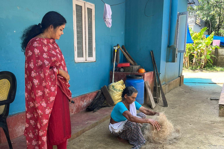Kerala: Backwater Village Punting Boat Cruise with Lunch