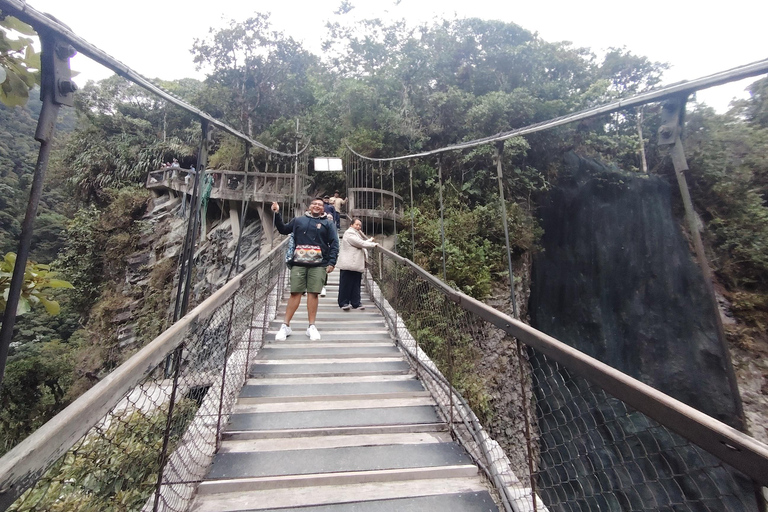 Quito: Baños de Agua Santa, Cotopaxi, Yambo Lagoon Tour, 2 days 1 night