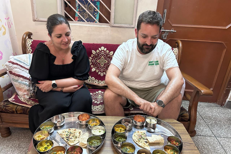 Jaipur: Traditionelles Abendessen mit der Familie inklusive Transfers