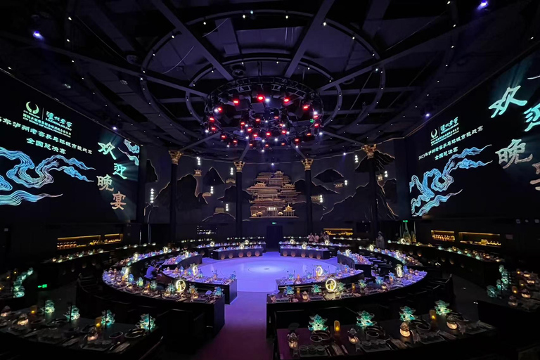 Chengdu: Immersive Hot Pot Meal Show with Hanfu Rental Regular Seat Dinner+Costume+Makeup（to book 3days in advance）