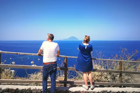 Salina: Tour privato dell'isola più verde delle Eolie