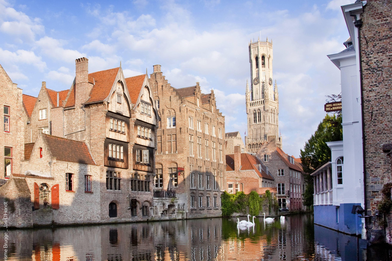 Brussels: Tour Bruges & Ghent with Cruise + Chocolate visit Tour in Spanish