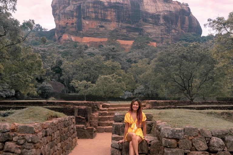 Au départ de Kandy : Excursion d'une journée au rocher de Sigiriya et au temple de la grotte de Dambulla