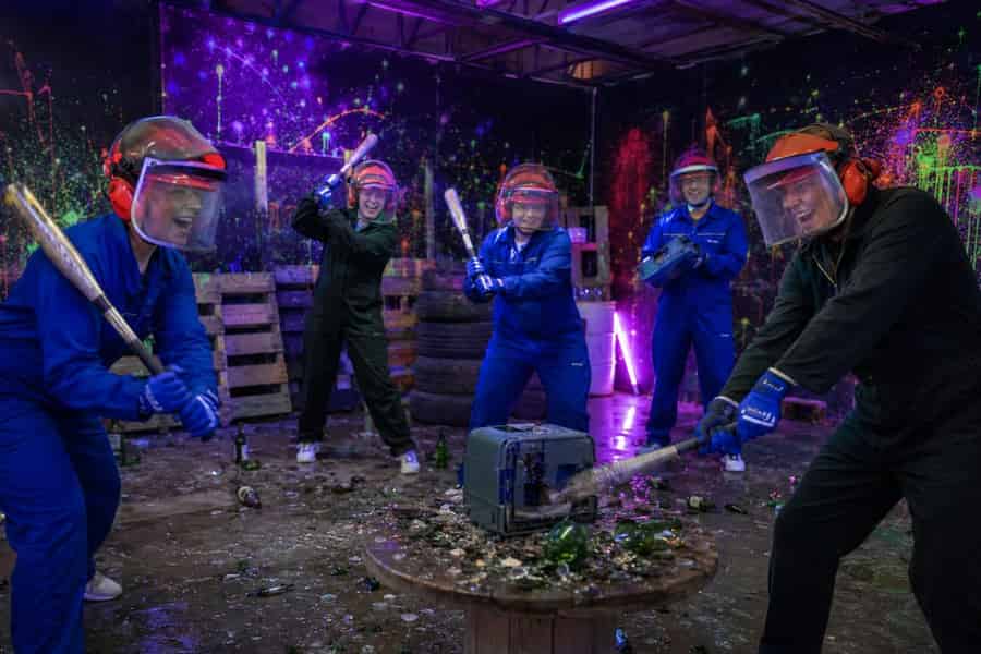 Amsterdam: Rage-Room-Erlebnistherapie im Dunkeln. Foto: GetYourGuide Amsterdam: Rage-Room-Erlebnistherapie im Dunkeln. Foto: GetYourGuide