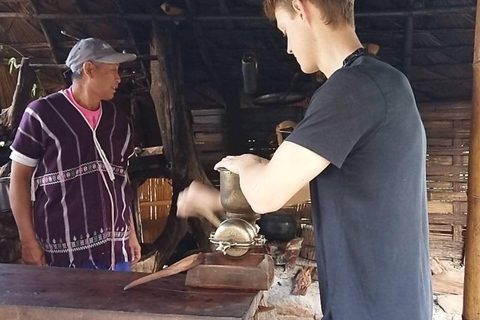 Chiang Mai: Parque Nacional de Doi Inthanon, excursão de um dia às cachoeirasJunte-se a um pequeno grupo com serviço de busca no hotel