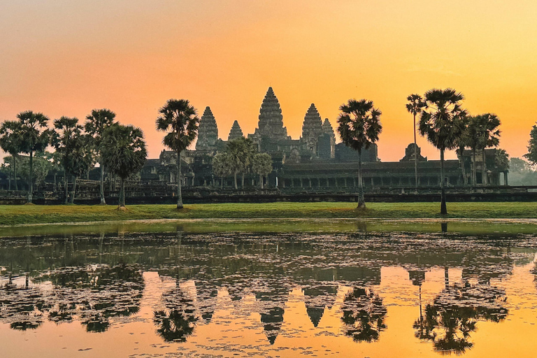 Siem Reap: Small-Group Guided Visit of Angkor Wat and Its Temples Angkor Wat: Full-Day Group Tour with French-Speaking Live Guide