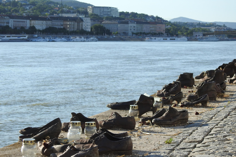 Budapest: Walking Tour to the Shoes Memorial and Parliament