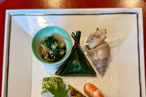 Kanazawa: Food Hopping from Ryotei Dinner to Local Bar