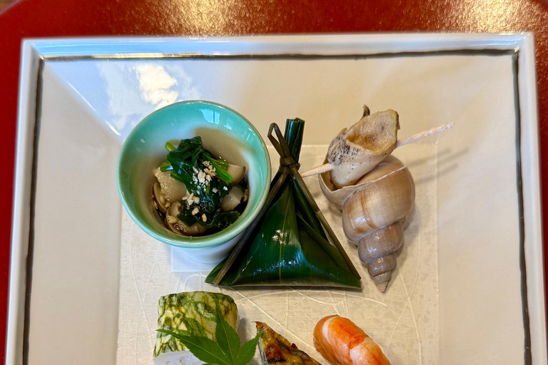 Kanazawa: Food Hopping from Ryotei Dinner to Local Bar
