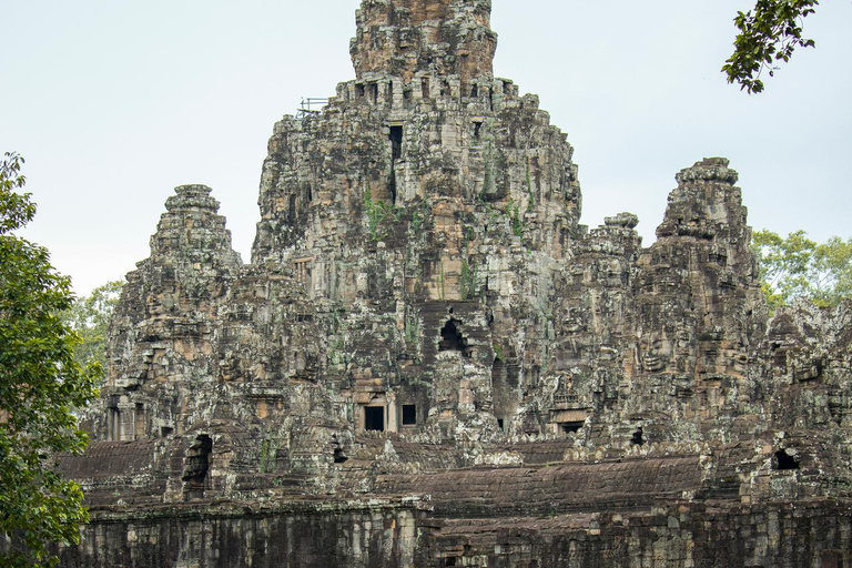 Private Angkor Wat Sunset Tour by Tuk Tuk with Lunch Include