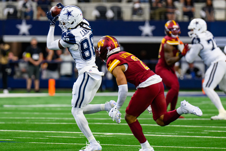 Dallas: Dallas Cowboys Football Game Ticket at AT&T Stadium Sideline
