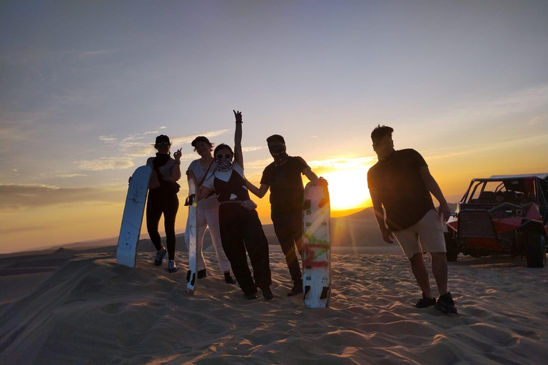 从瓦卡奇纳出发：沙滩车、四驱车、日落和沙滩冲浪从瓦卡奇纳出发：沙滩车，四轮驱动，日落和沙滩冲浪