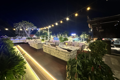 Phnom Penh: Riverview Restaurant Dinner with Live Music