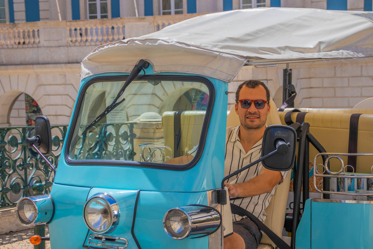 Lisbona: Tour Tuk-Tuk in francese o tedesco con vera guida localeTour di 2 ore: Centro storico di Lisbona e centro città