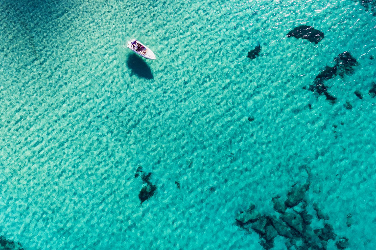 Tour en barco por Ibiza : navega por aguas cristalinas