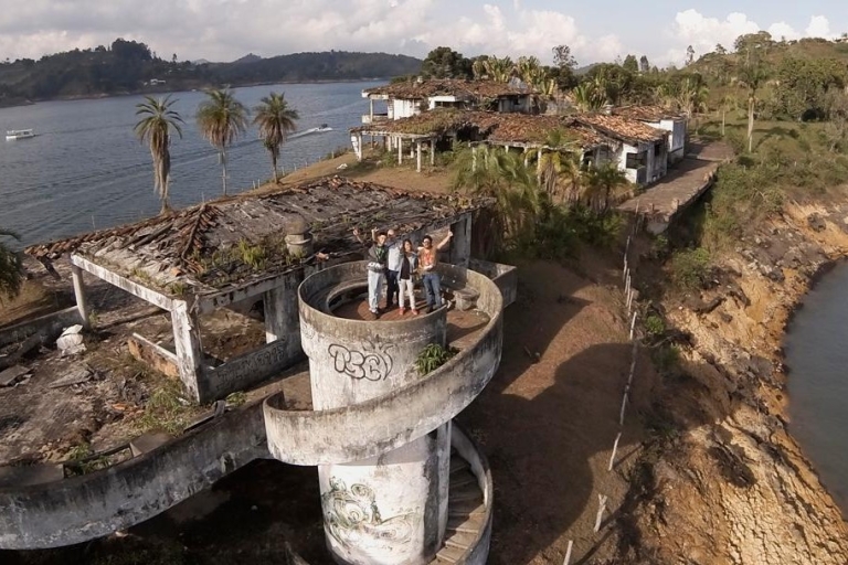 Medellin: Dagtrip Guatapé & Boot naar het landgoed van Pablo Escobar