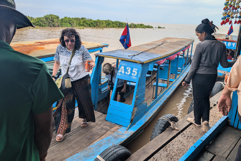 Ontdek de betovering van Chong Kneas Floating VillageDeze optie voor 8 personen