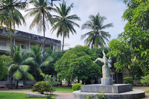 Phnom Penh: City Tour with S21 and Killing Fields