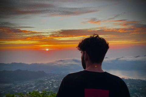 Escalada ao nascer do sol no Monte Batur com guia profissionalCom serviço de traslado do hotel, tudo incluído