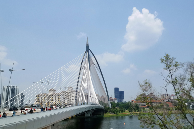 Kuala Lumpur, Putrajaya e grotte di Batu: tour privatoTour privato di Kuala Lumpur, Putrajaya e Batu Caves