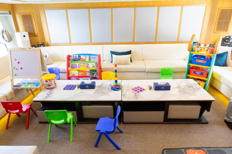 迪拜：家庭日落超大游艇巡航（含烧烤和饮料）