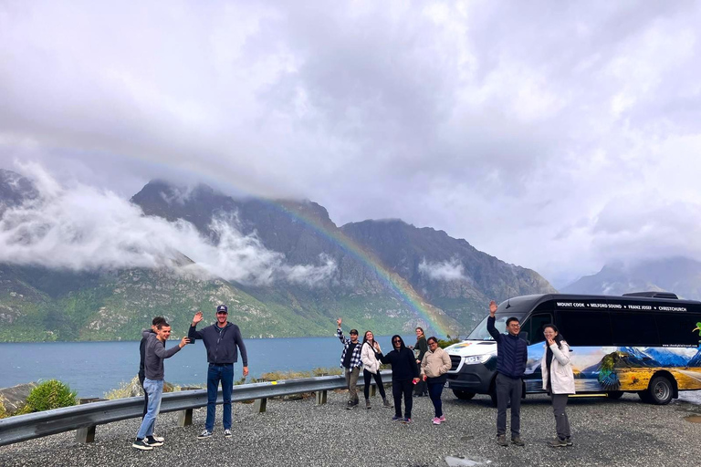 Queenstown a Te Anau via Milford Sound, incluindo cruzeiro e almoçoDe Queenstown a Te Anau via Milford Sound, incluindo cruzeiro e almoço