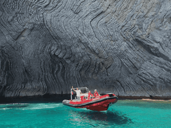 Alcudia: passeio de barco de um dia ou ao pôr do sol pelas cavernas, litoral e mergulho com snorkel