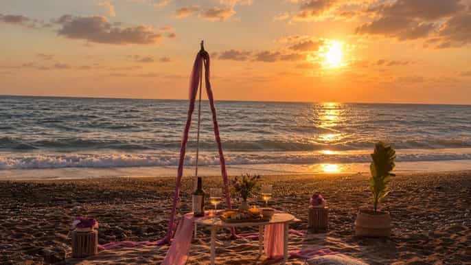Pafos: Piquenique Romântico ao Pôr do Sol com Vinhos e Experiência para Casais