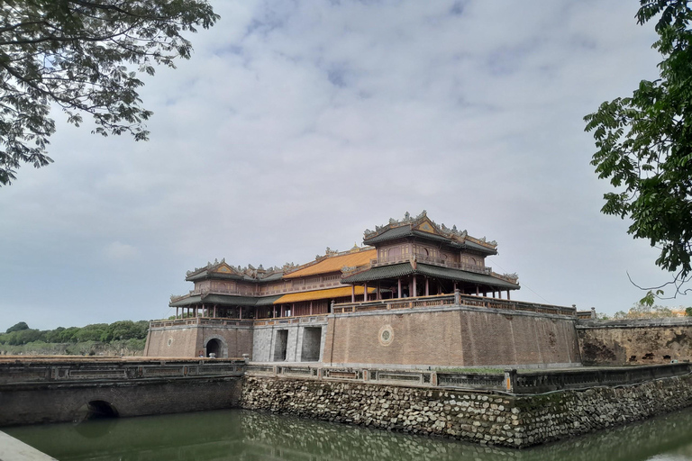 Hue : Visite à pied de la cité impériale et du marché de Dong Ba