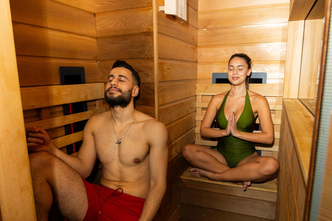 París: Estancia en el Hotel Seine Yacht y espectáculo de Cabaret Latino Paradis