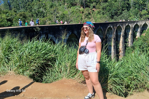 ELLA Lipton Seat Tea Test & Pluck 9Arch, Waterfalls, & Food Lipton's Seat, Little Adam Peak, 9 Arch, Ravana Waterfalls