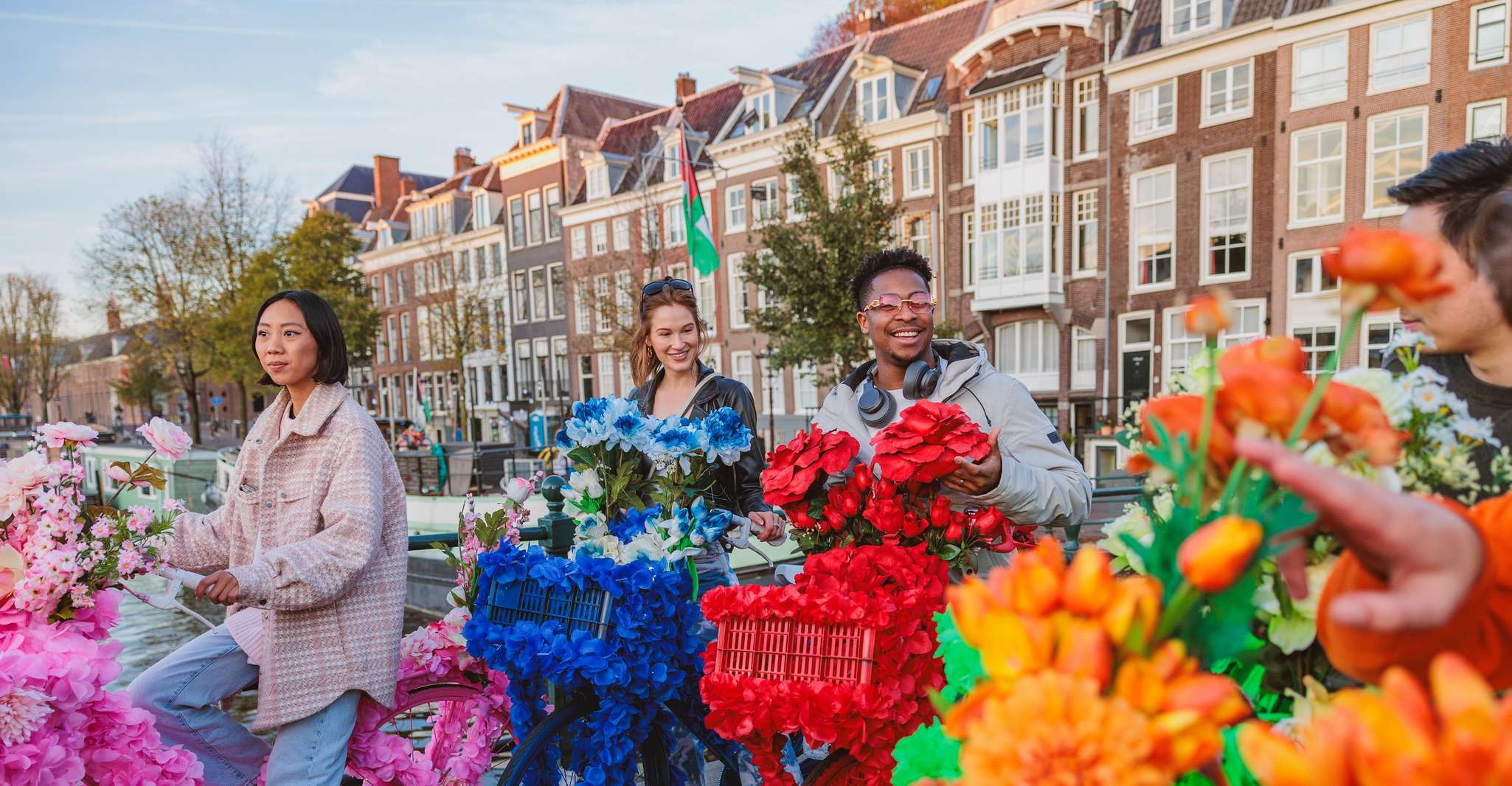 Amsterdam: City Centre, Guided Bike Tour on Flower Bikes photo 8