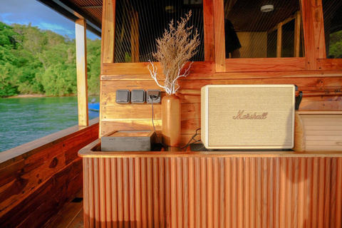 Komodo: Full-Day Sailing Trip by New Luxury Phinisi