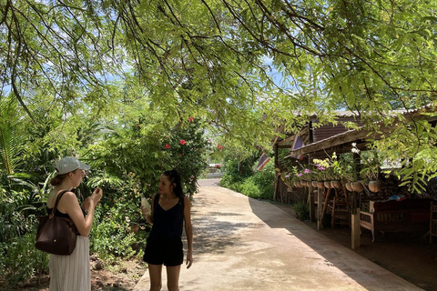 Damnoen Saduak & Maeklong Railway Market Tour