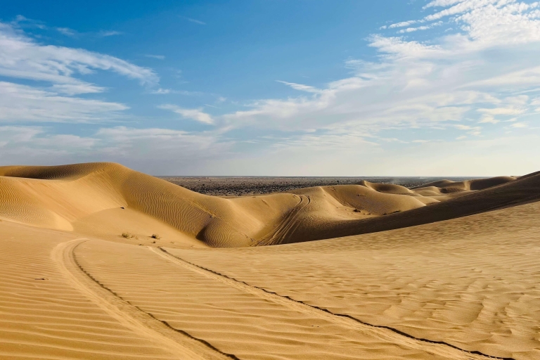 La magie de l'heure d'or : Circuit au coucher du soleil dans le désert de Rub' Al KhaliLa magie de l'heure d'or : Excursion au coucher du soleil dans le désert