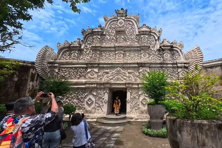 Kalitalang-Merapi Hike, Keraton Yogyakarta & Tamansari Tour
