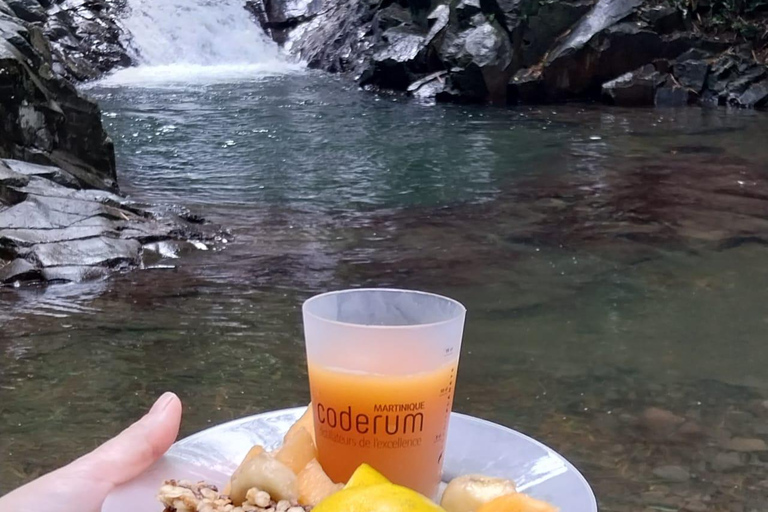 Escursione acquatica nella foresta pluviale