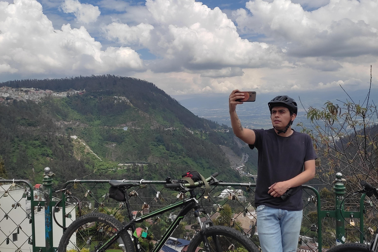 Quito: recorrido 360º en bicicletaQuito: recorrido 360º en bicicleta (grupos pequeños)