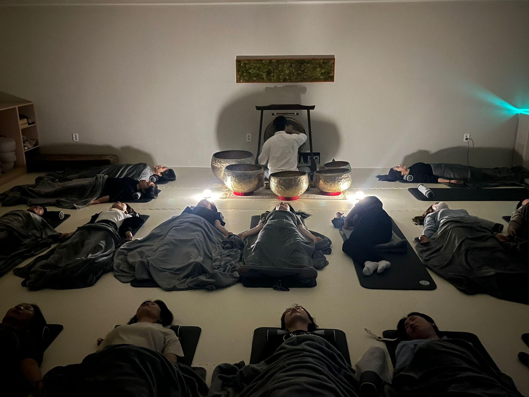 Jeonju: Klangbad-Sitzung mit koreanischen Messing-Klangschalen