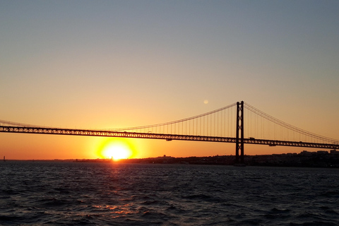 Lisboa: Passeio de SpeedBoat ao pôr do sol ou à luz do dia