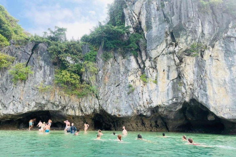 Hanoi/Port : 2-Day Ha Long & Lan Ha Bay on Luxury Cruises Limousine Bus from Hanoi to Ha Long