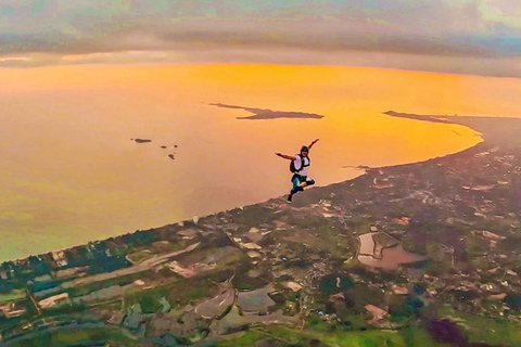 Pattaya: Dropzone Tandem Skydive with Return TransferEconomy package//Skydiving