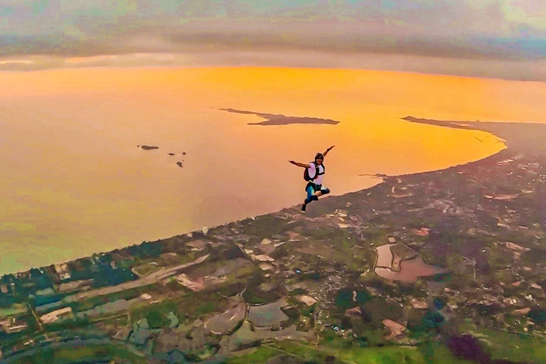 Pattaya: Dropzone Tandem Skydive with Return TransferDeluxe package//Skydiving+hand-camera(Gopro cam)